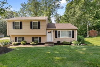 2 Sunwoods Cir, Hamden, CT 06518