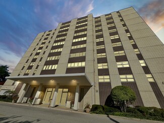 141 N La Grange Rd Unit 702, La Grange, IL 60525