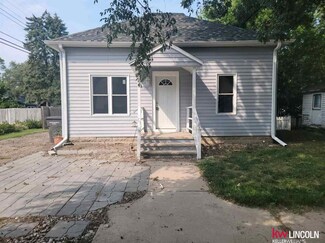 108 W Glenvil St, Clay Center, NE 68933