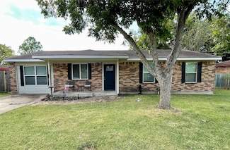 211 Mahan St, Wharton, TX 77488