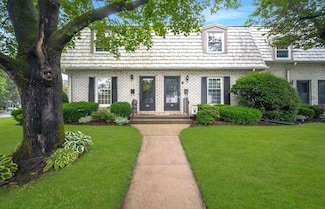 79 Plantation Dr, Agawam, MA 01001