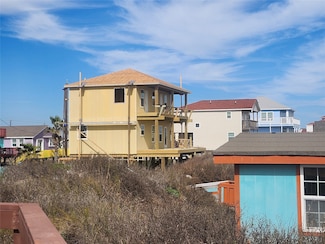 613 Wave Ct, Surfside Beach, TX 77541