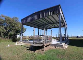 227 Oak Ln, Grand Isle, LA 70358