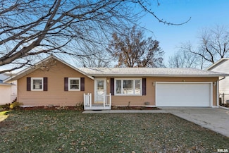 305 W Spring St, Eldridge, IA 52748