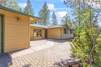 61176 Larkwood Dr, Bend, OR 97702