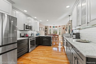 6240 Northridge Hills Dr, Brighton, MI 48116