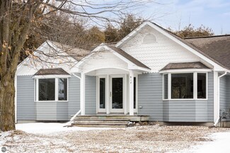 917 S Elm St, Suttons Bay, MI 49682