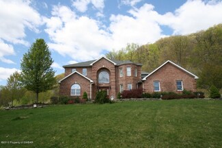 19 Fairway Dr, West Pittston, PA 18643