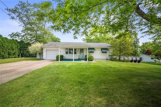 2485 Victoria Dr, Hermitage, PA 16148