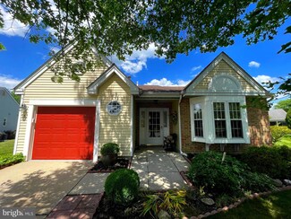 6 Witherod Ct, Mount Laurel, NJ 08054