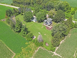 3739 W Cedarville Rd, Freeport, IL 61032