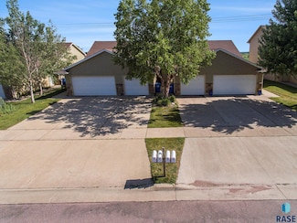 3503 W 93rd St, Sioux Falls, SD 57108