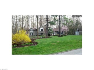 71 Morningside Dr, Chagrin Falls, OH 44022