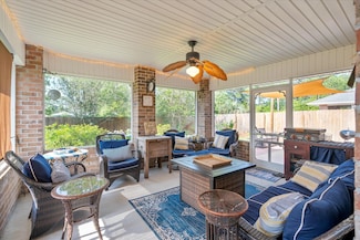 9418 Pouder Ln, Navarre, FL 32566