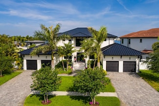 389 Bayview Dr NE, Saint Petersburg, FL 33704