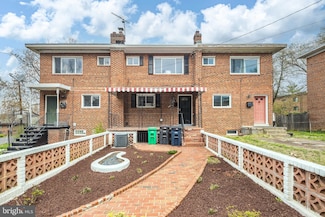 702 Neptune Ave, Oxon Hill, MD 20745