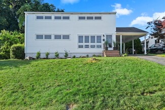 79 Ravenswood Rd, Waltham, MA 02453