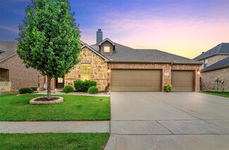 561 Indian Hill Dr, Oak Point, TX 75068