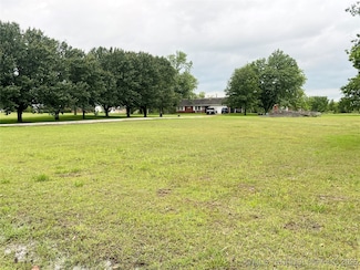 8633 S 2nd St W, Muskogee, OK 74401