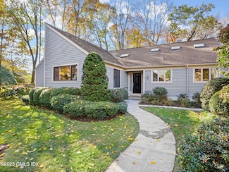 114 W Lyon Farm Dr Unit 114, Greenwich, CT 06831