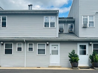 28 Linden Place Unit 4, Stamford, CT 06902