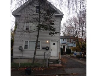 17 Amity St, Lynn, MA 01902