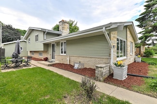 9631 W Grantosa Dr, Milwaukee, WI 53222