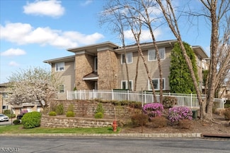 8 Wilshire Terrace, Kinnelon, NJ 07405