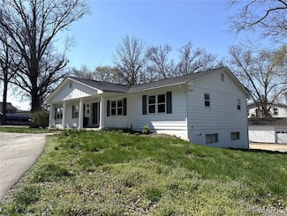 151 Colonial Ln, Troy, MO 63379