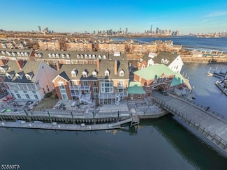 30 Half Moon Isle, Jersey City, NJ 07305