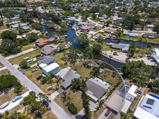 916 69th Ave W, Bradenton, FL 34207