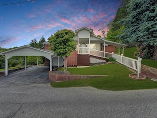 179 West St, Sophia, WV 25921
