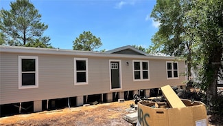 10040 Lake Dr, Weeki Wachee, FL 34613