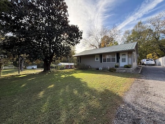 308 Sandra St, Paris, TN 38242