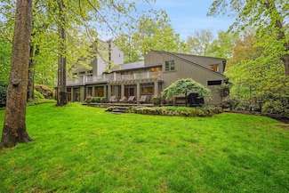 17 Eastwoods Rd, Pound Ridge, NY 10576