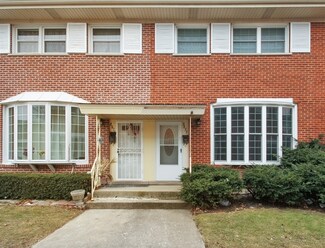8877 N Grand St, Niles, IL 60714