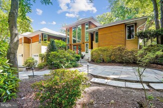 6321 Crosswoods Cir, Falls Church, VA 22044