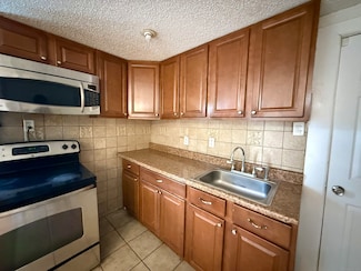 39 Holmes Ave, New Britain, CT 06053