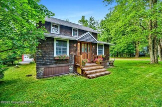 5129 Pocono Crest Rd, Pocono Pines, PA 18350