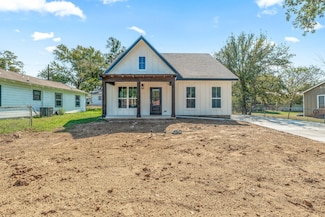 310 E Clifton St, Stephenville, TX 76401