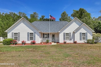 303 Double Eagle Rd, Burgaw, NC 28425