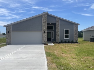 8 Greenway Dr, Trinity, TX 75862