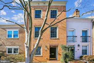 1162 N Pitt St, Alexandria, VA 22314