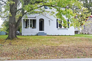 521 Oak Ridge Dr, Neosho, MO 64850