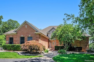 4090 Rolling Acres Dr, Hartland, MI 48353
