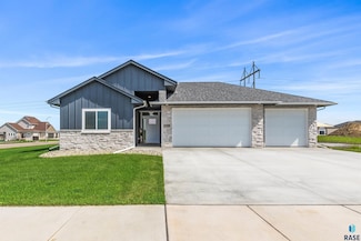 1528 W Autumn Cir, Brandon, SD 57005
