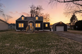 519 S Sycamore St, Genoa, IL 60135