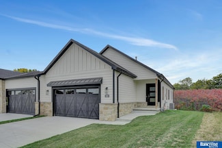 9131 Hillcrest Trail, Lincoln, NE 68510
