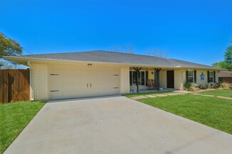 2008 Kirk Dr, Brenham, TX 77833