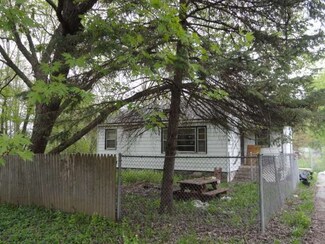 1208 W South Ave, Spring Grove, IL 60081